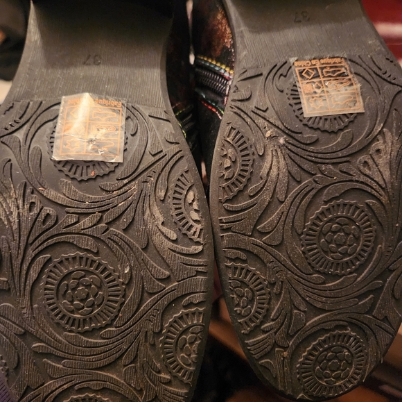 Boots - Picture 4 of 5